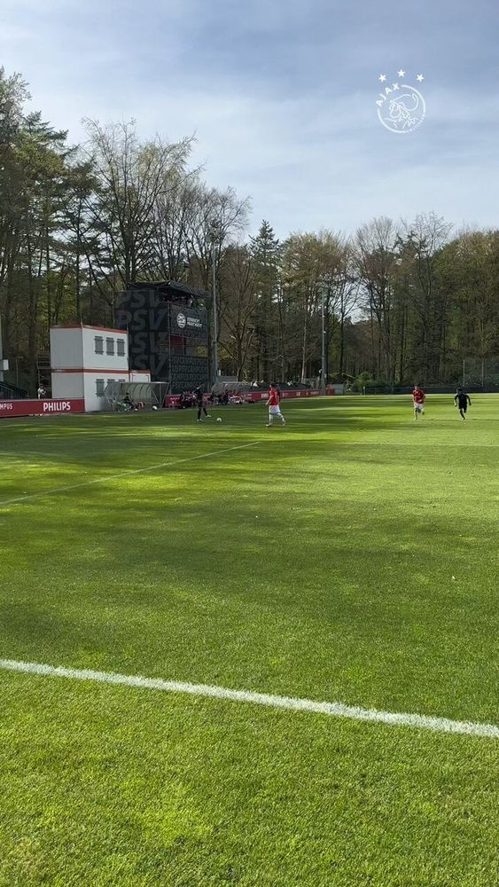 Don-Angelo Konadu scores bicycle kick vs PSV u18