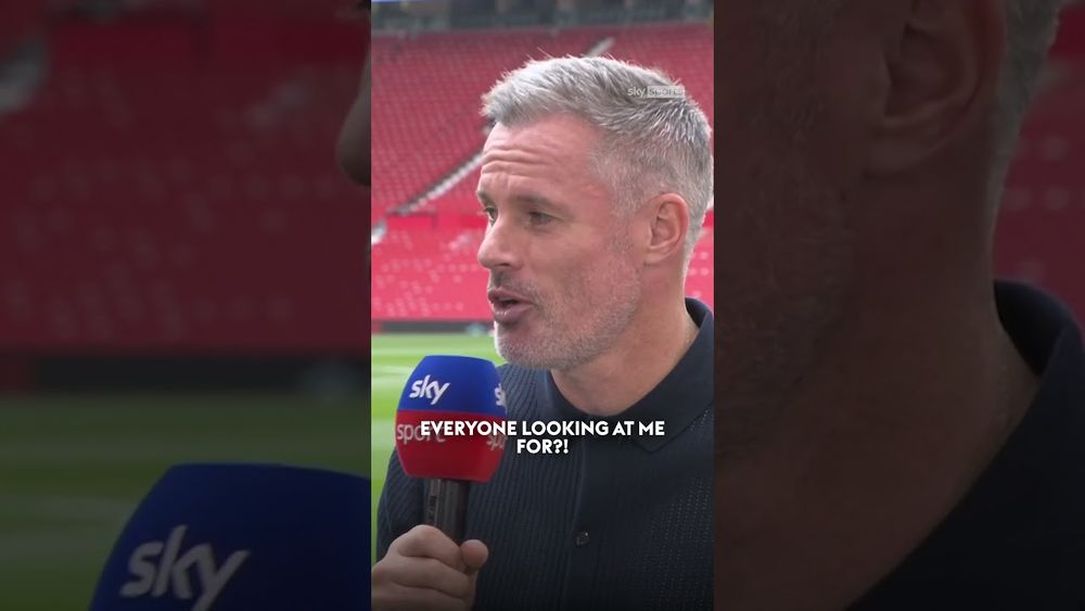 'Why is everyone looking at me for?!' 👀 Carra funny moment on Super Sunday!