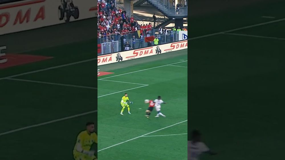 La passe décisive incroyable de Steve Mandanda 👩🏾‍🍳​#ligue1 #ligue1mcdonalds #football #foot #sport