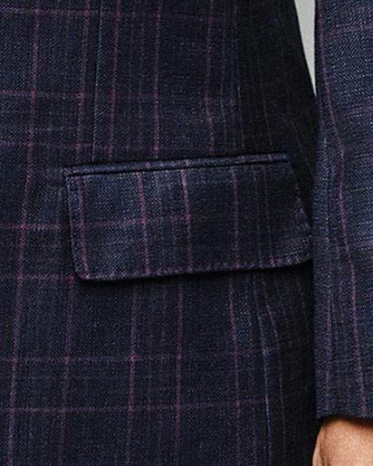 A close up of his pocket. The pattern doesn't match anywhere. 