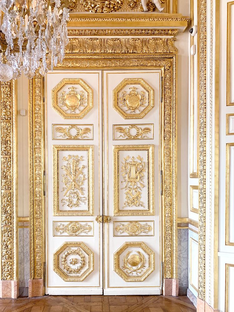 Some gold detailing at the Hôtel de la Marine