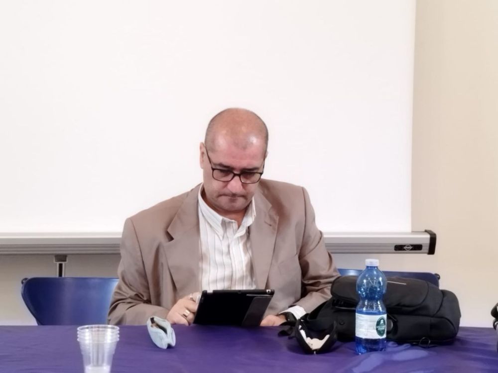 Prima dell'inizio della presentazione a Concorezzo del libro di Sergio Cotti  Leggi di più ➔ https://www.daniloruocco.it/2024/09/in-presenza-per-andare-online.html