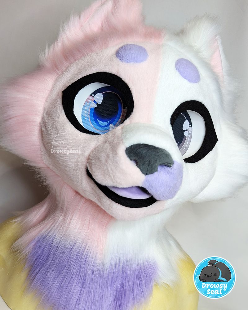 Feline fursuit head belonging to FreshwaterCacti