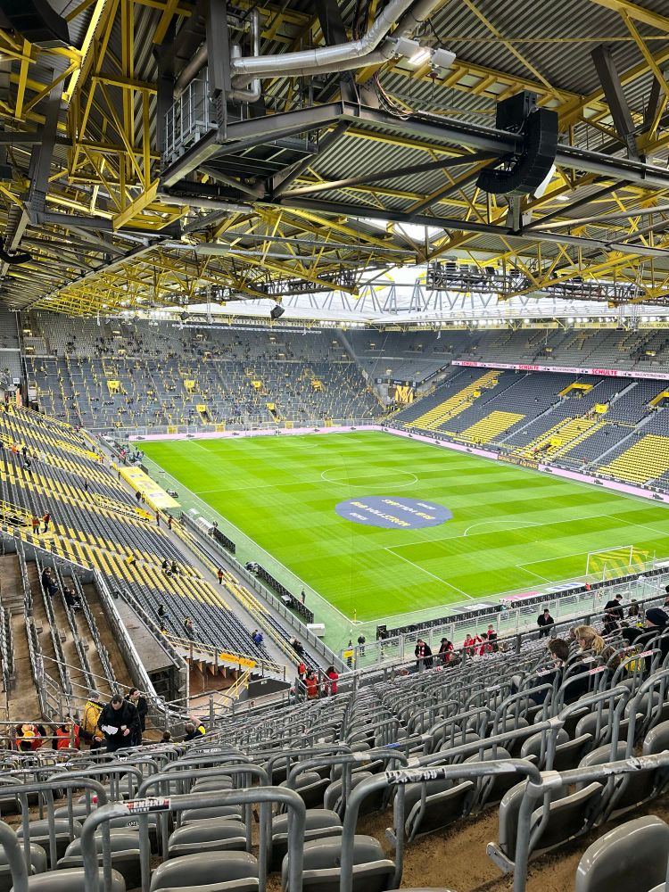 Signal Iduna Park von innen