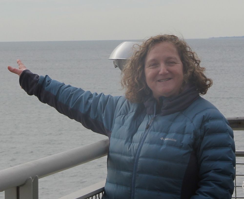 CT Sea Grant Research Coordinator Syma Ebbin leading tour of the Thames River.