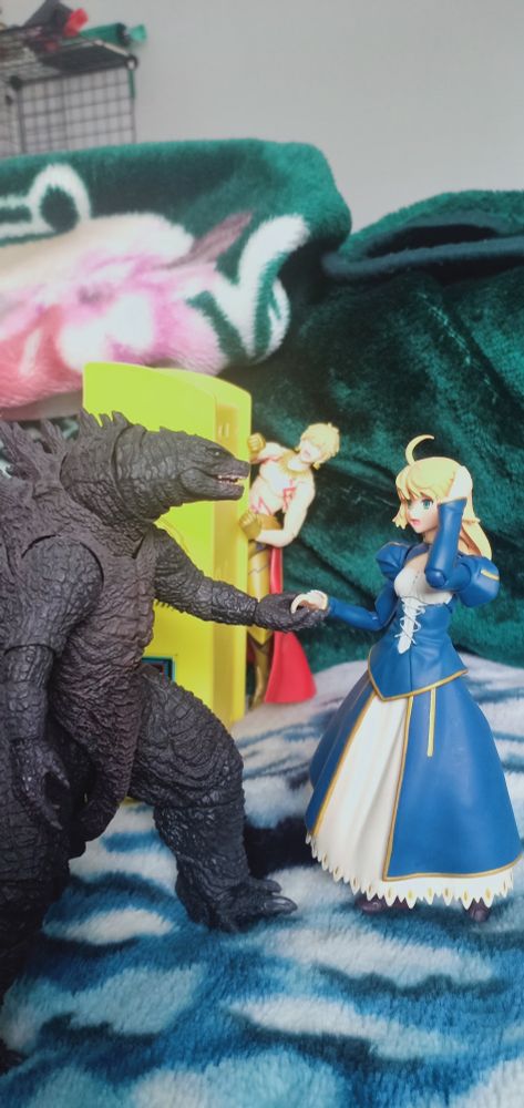 Picture of three action figures; displaying Artoria and Gilgamesh from the Fate series, and Godzilla.