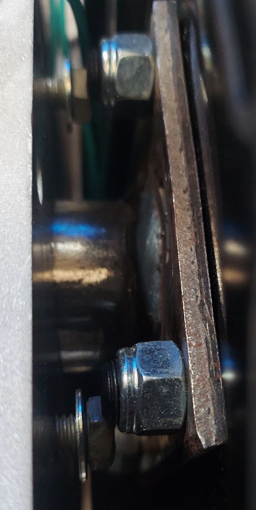 OPPOSITE BOLTS THAT UNSCREW TOWARDS EACH OTHER DEAD ASS