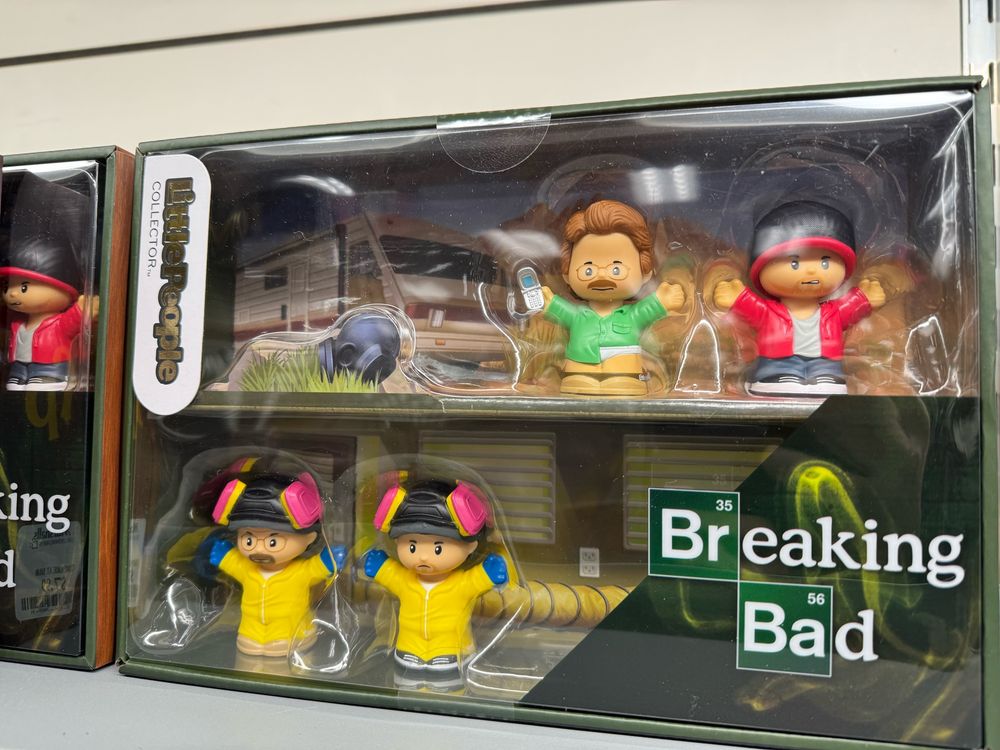 A “little people” box set with a Breaking Bad logo, and figurines representing Walter and Jesse from the series (in drug-making gear, and in their season one outfits)