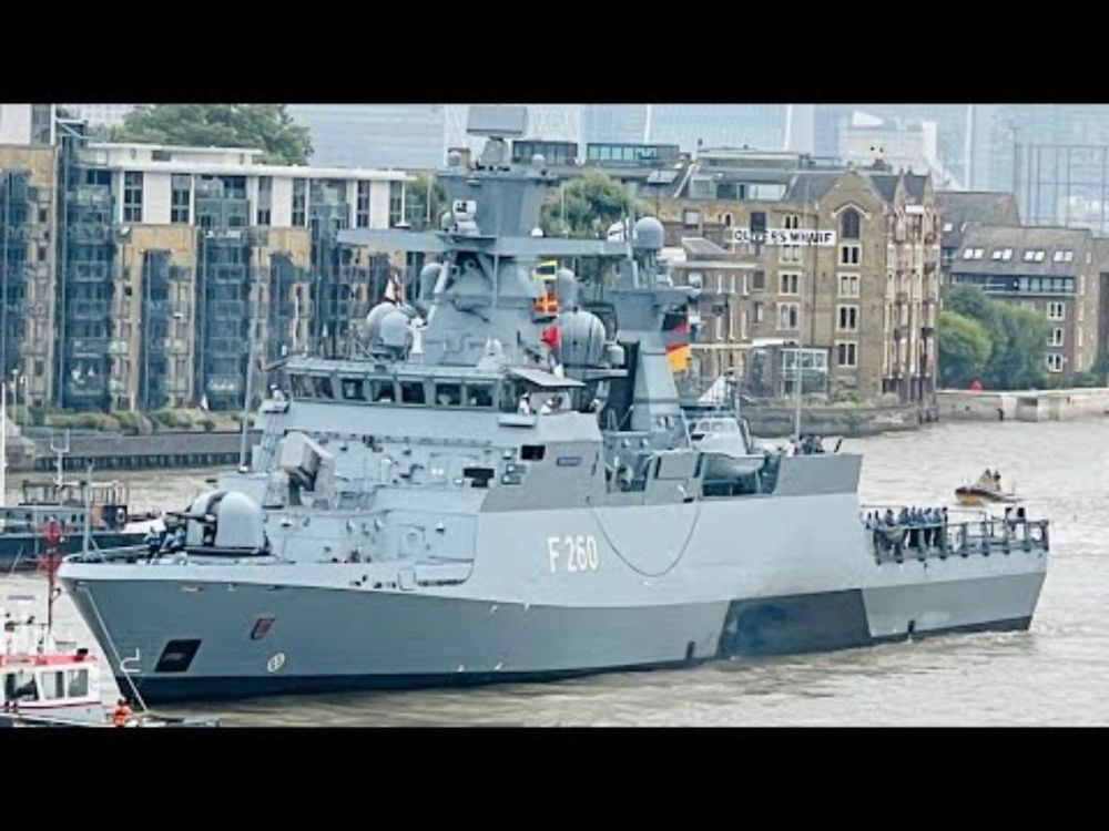 German warship Braunschweig (F260) leaving London playing Star Wars - Darth Vader’s Imperial March