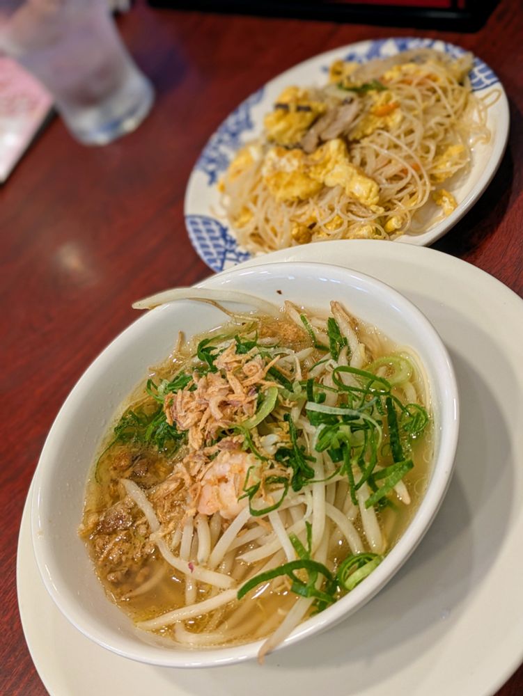バーミヤンの台湾展、担仔麺（タンツーメン）少とおつまみビーフン　細麺美味い