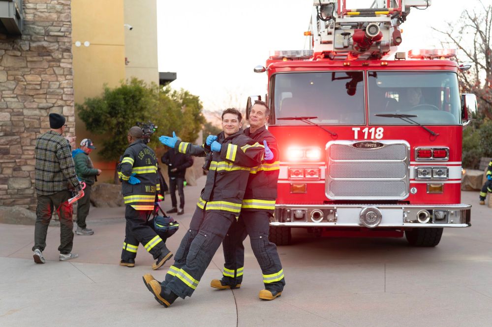 Oliver Stark and Peter Krause 8x11 bts