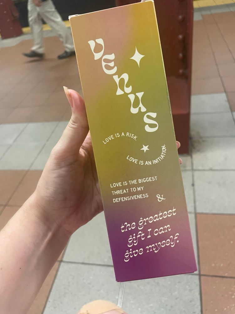 Pic of a Venus candle
