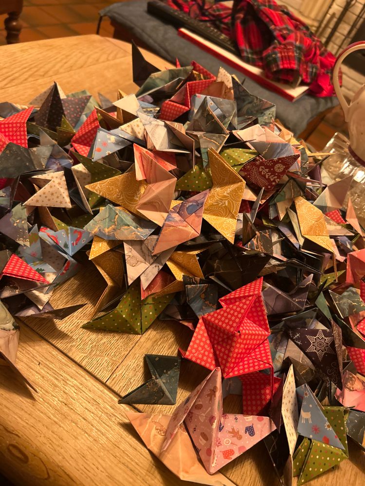 Haufen mit gefalteten kleinen Rauten