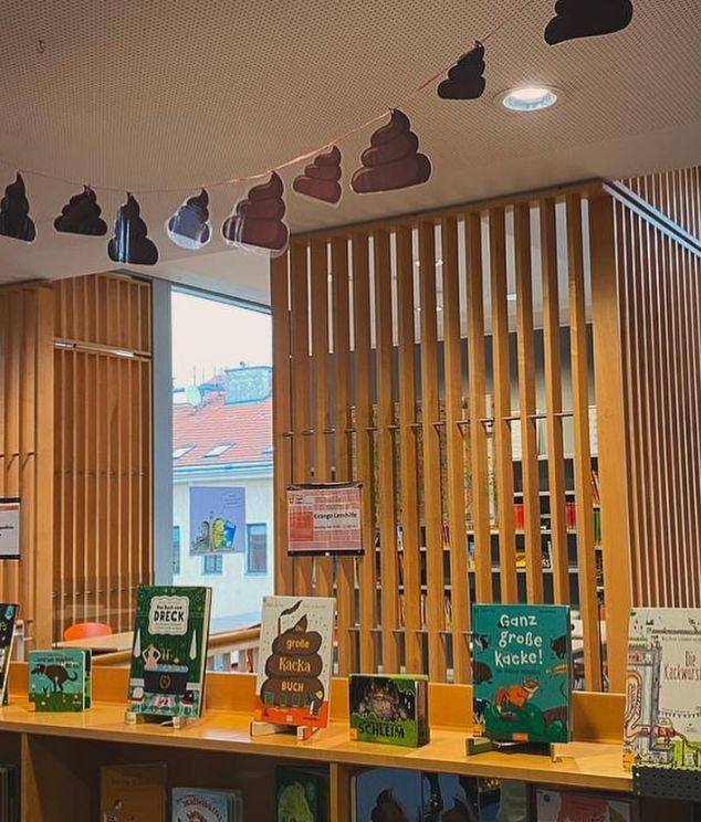 Bücher zum Thema Kacke und Dreck in der Kinderabteilung der Hauptbücherei