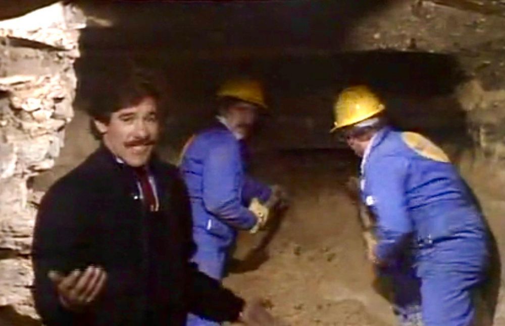 Geraldo opening Al Capone's vault