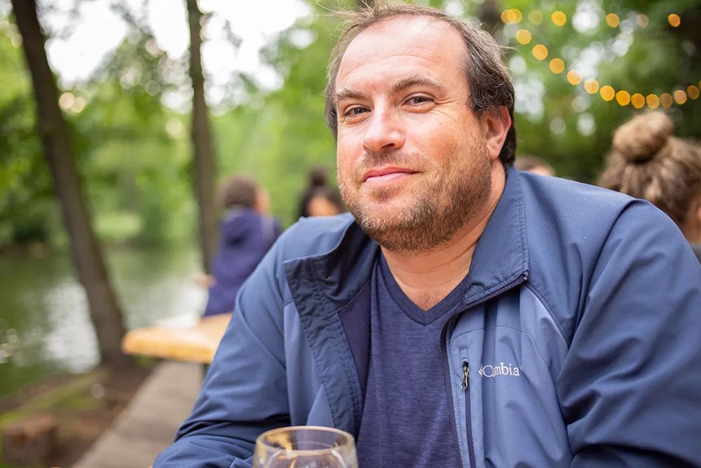 Color portrait of scientist Eric Perlman in a Berlin beer garden. 