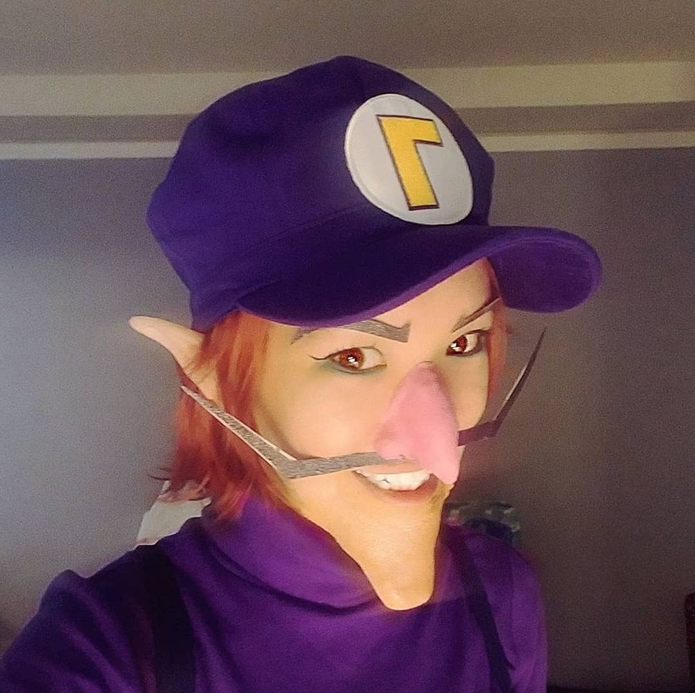 Waluigi cosplay