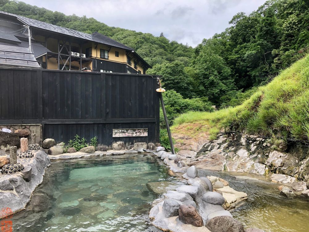 露天と後ろに旅館部