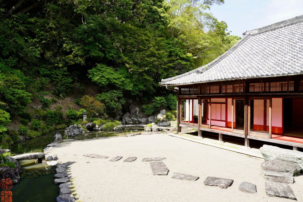 名草御殿とL字型の築山泉水庭