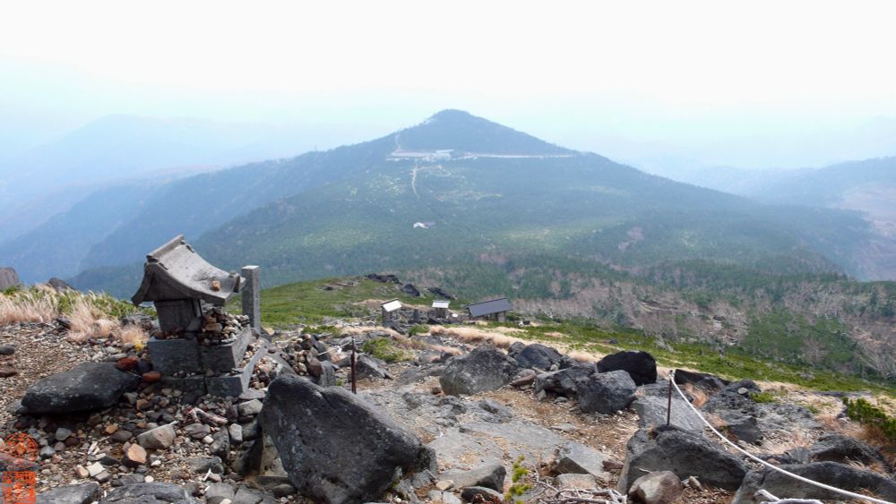 八合目から登山口である田ノ原を望む