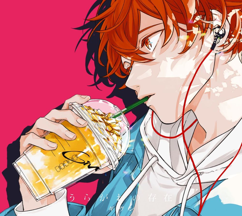 Personagem Mafuyu de Given. Ele tem cabelo alaranjado, olhos castanho claro, veste um moletom branco com um casaco azul por cima. Ele está bebendo num copo com canudo, usando fones de ouvido vermelhos enquanto olha pro lado.