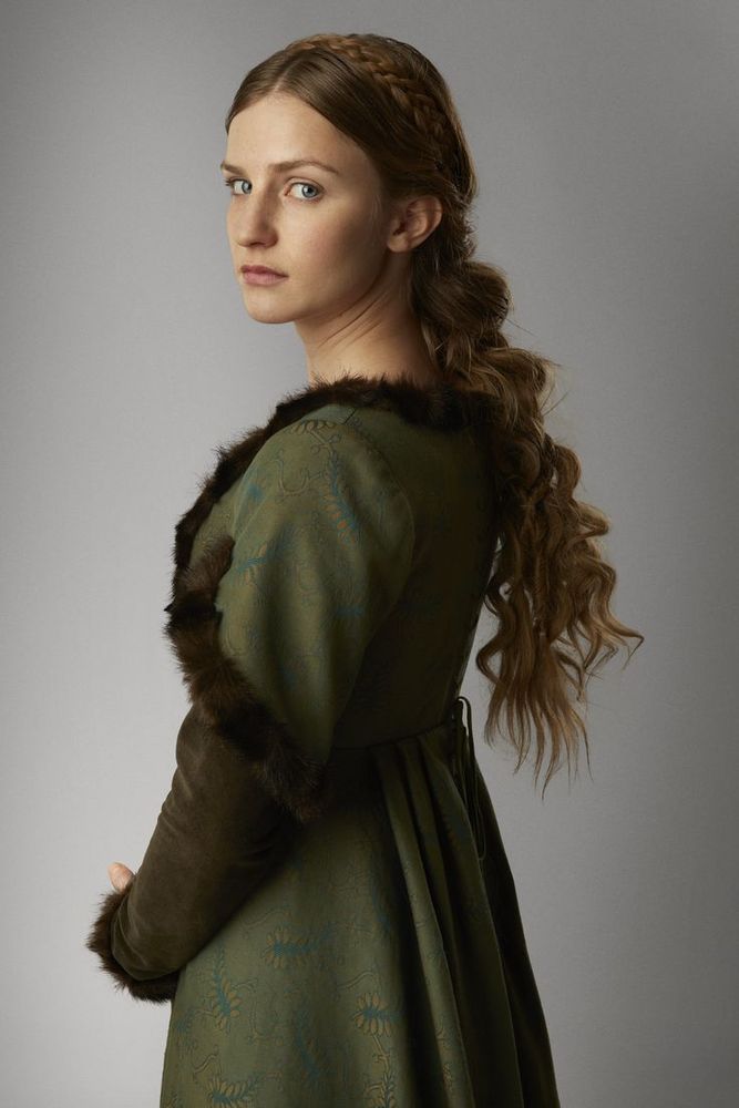 Imagen promocional de Faye Marsay como Anne Neville en la serie The White Queen