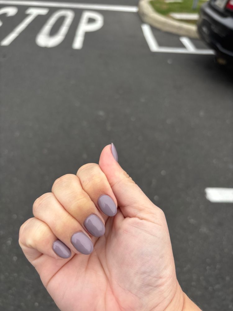 Light purple/gray manicure 