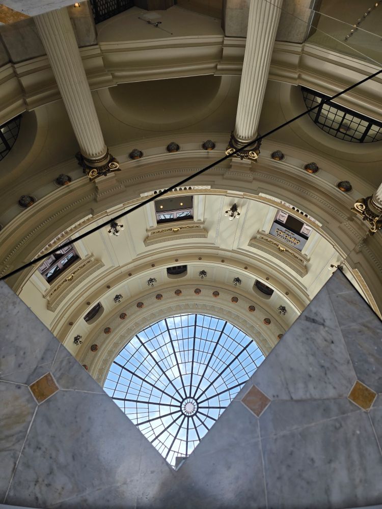 Some of the mirrors are on the floor, dividing the scene with the existing floor, projecting part of the building's architecture.