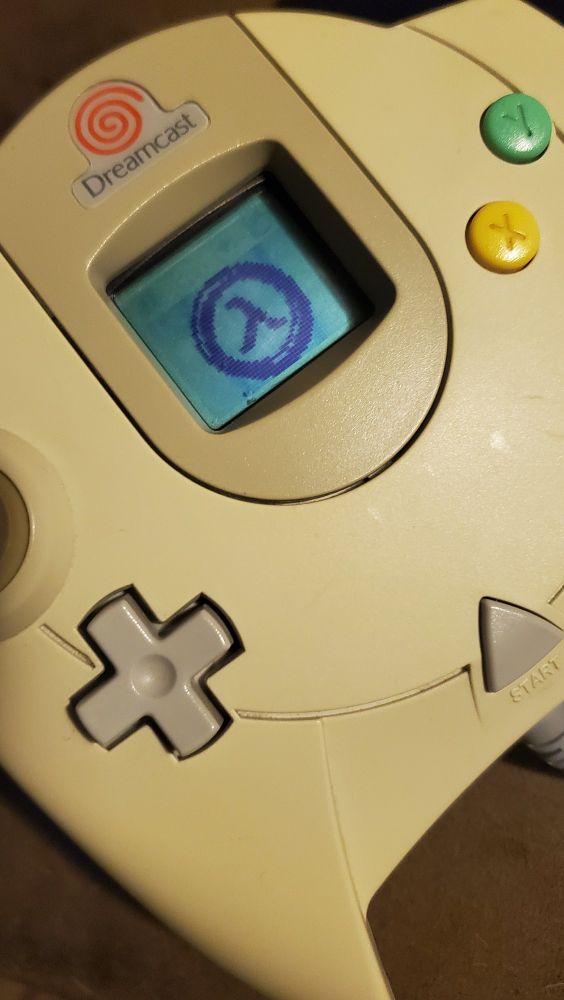 Picture of a Dreamcast controller with the Half-Life logo displayed on the VMU screen