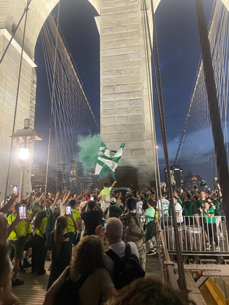 Palmeiras fans on the Brooklyn Bridge