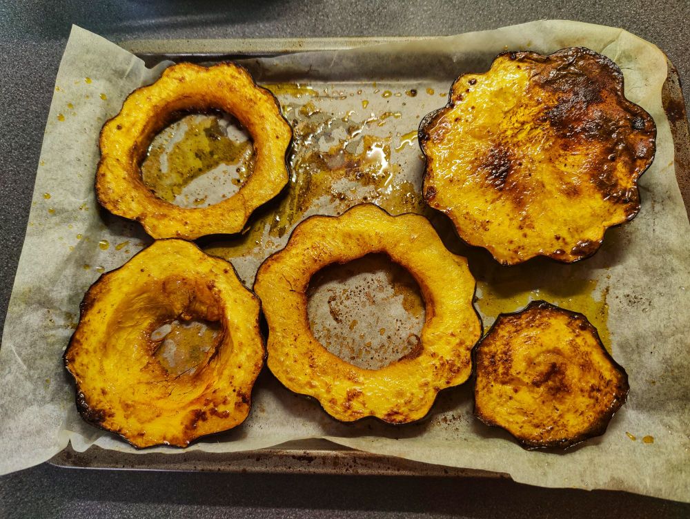 Roasted sliced acorn squash