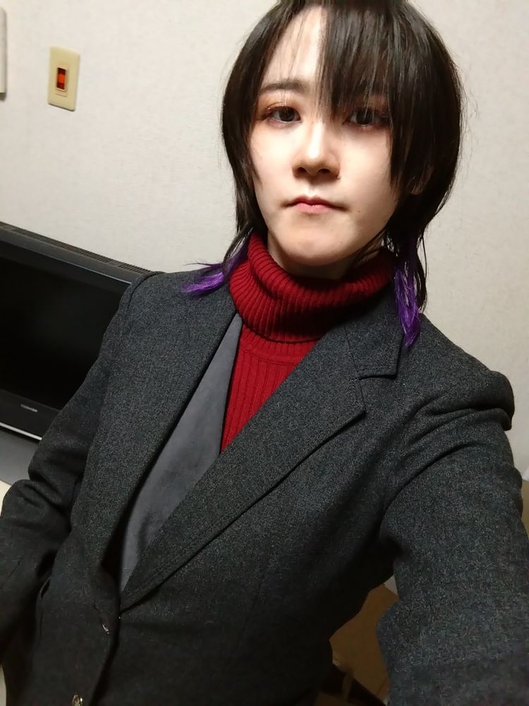 襟足が紫色になったNaか村の写真