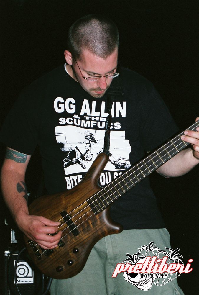 The bass player for viktim (nick the scum) plays his bass in a GG Allin shirt