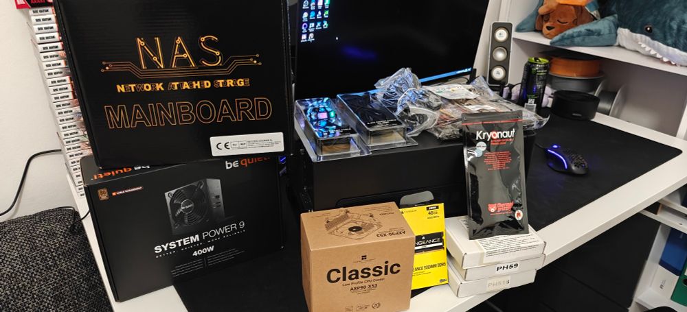 A picture of a desk full of PC-Hardware. It looks very cluttered.