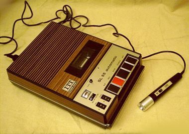 Früher Kassettenrekorder aus den 60ern. 