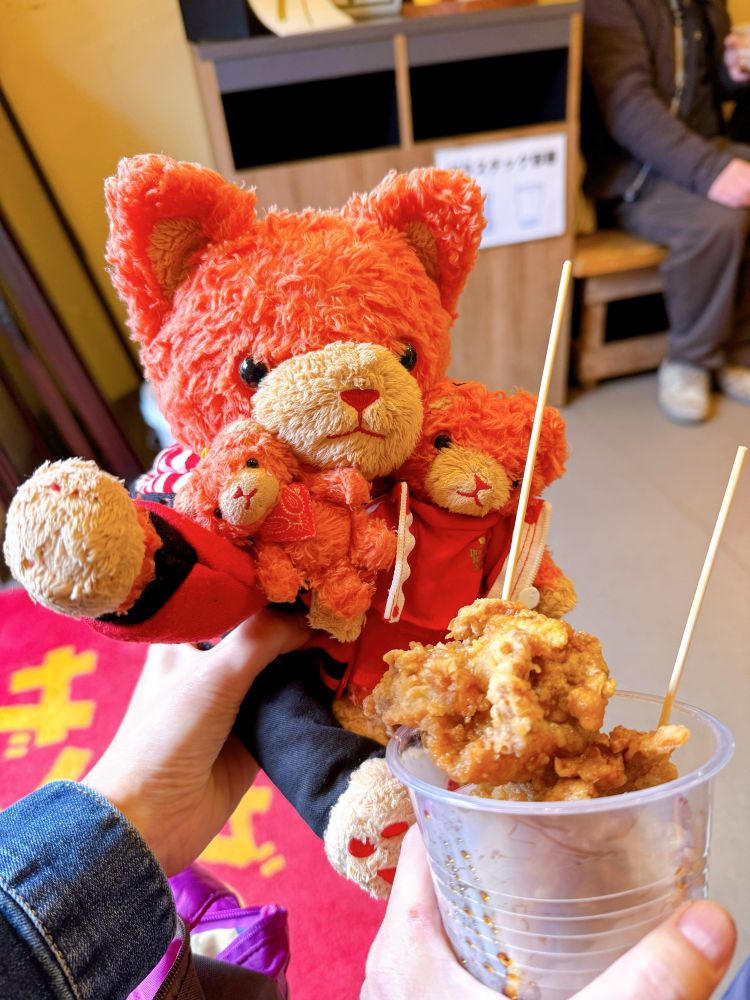 途中の屋台で買ったザンギ！
お肉弾力あっておいしい！
