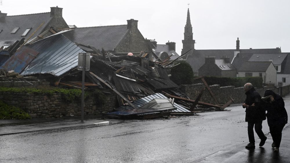 EN DIRECT - Tempête Ciaran: au moins deux morts en France, 684.000 personnes privées d'électricit...