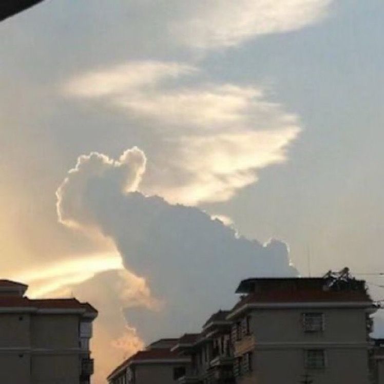 Cloud in the shape of a thumbs up