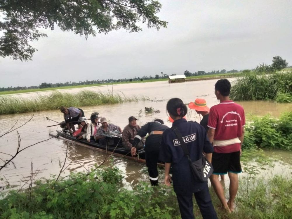 Rescue workers evacuate residents after the Shwegyin River overflowed in Shwegyin Township, Bago Region, on July 27. (Credit: Resident) 