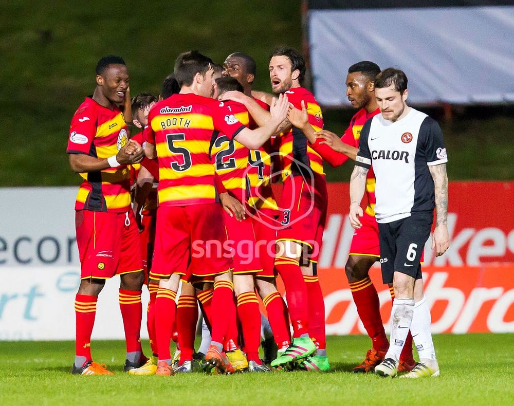 Torn-faced yob and failed Dundee United captain Paul Paton trudges past his former Partick Thistle teammates as they mob Kris Doolan to celebrate his matchwinning goal in April 2016.  Paton, who abandoned Thistle on a Bosnan to join Ratfink traitor Jackie McNamara at United, would be relegated with the rest of the Tannadice Scum in a few weeks time. How’d you like them apples, Paton you turncoat prick?