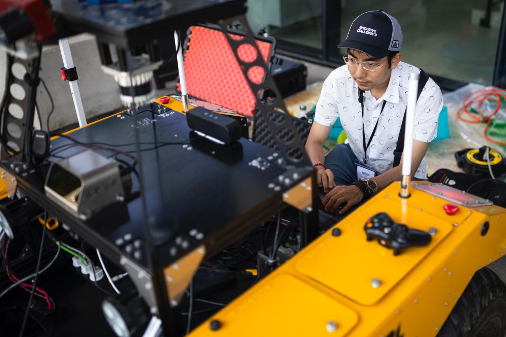 Aoran Jiao, a graduate student at U of T Institute for Aerospace Studies, let conference-goers test drive a voice-controlled robotic rover.


