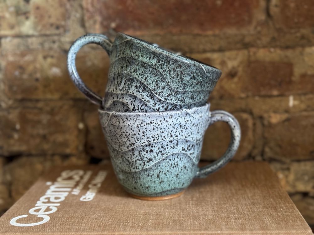2 Mugs