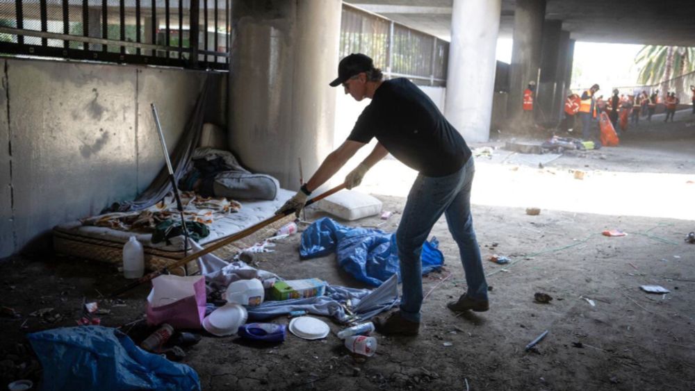 Governor Gavin Newsom is putting pressure on local cities and counties to comply with an order to dismantle homeless encampments across the state. On Thursday afternoon, Newsom was seen clearing an…