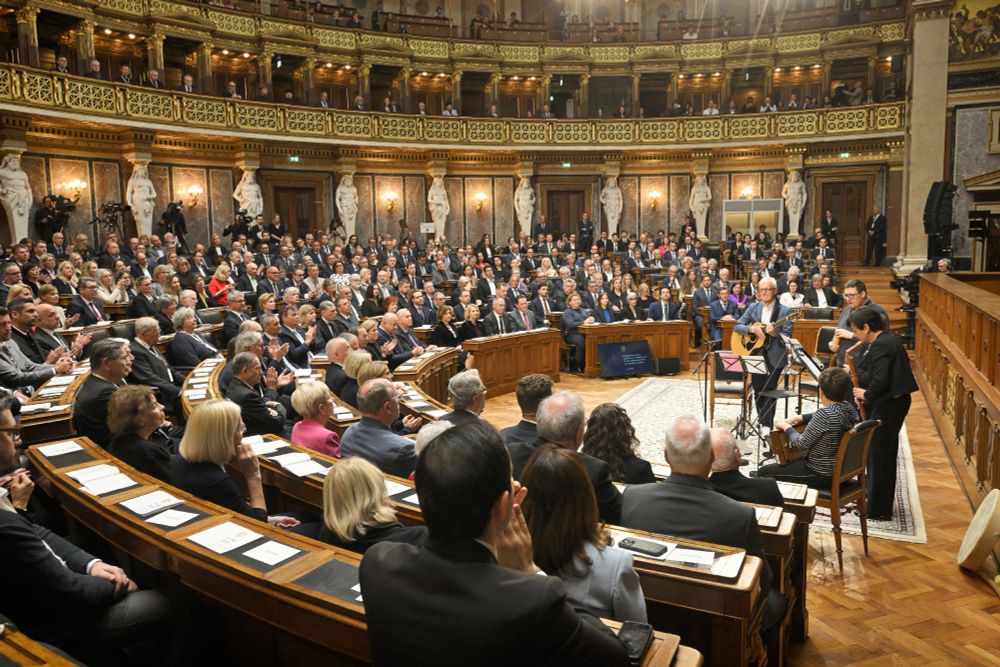 Die Bundesversammlung im historischen Sitzungssaal des österreichischen Parlaments bei der Gedenkveranstaltung gegen Gewalt und Rassismus im Gedenken an die Opfer des Nationalsozialismus am 05. Mai 2025. 
Copyright: Parlamentsdirektion/Johannes Zinner