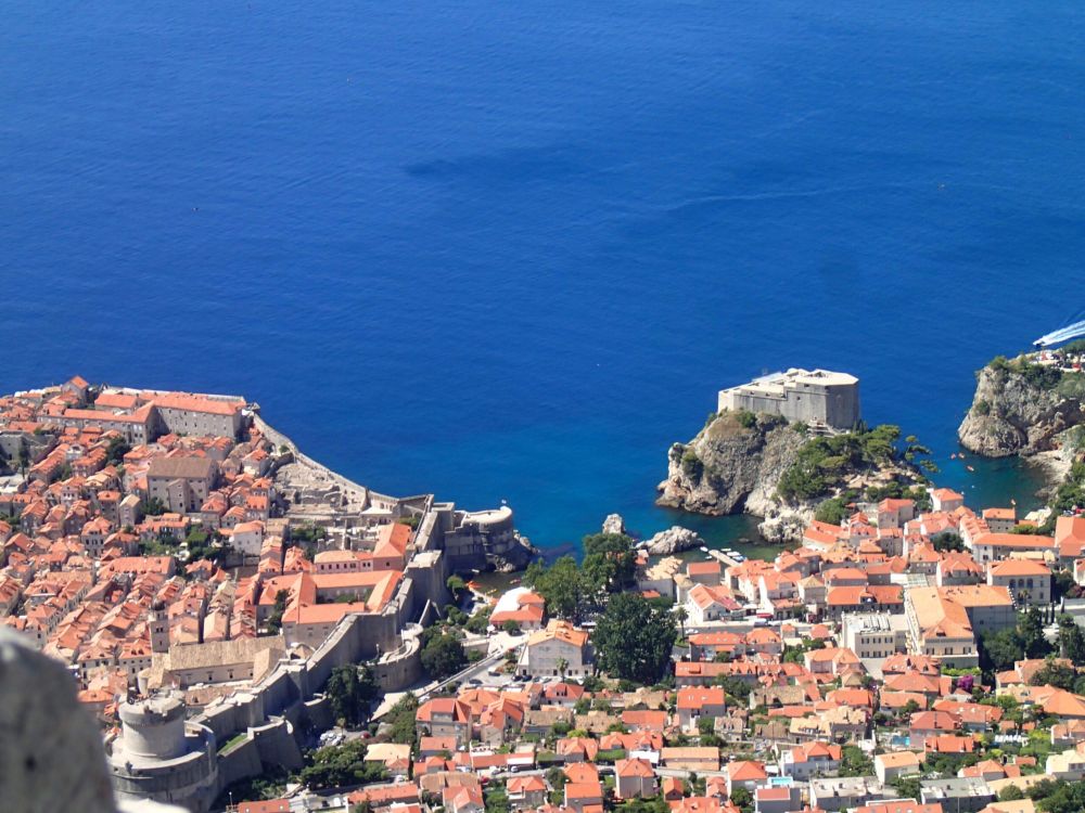 Author Eva Glyn talks to a Dubrovnik Defender - TripFiction