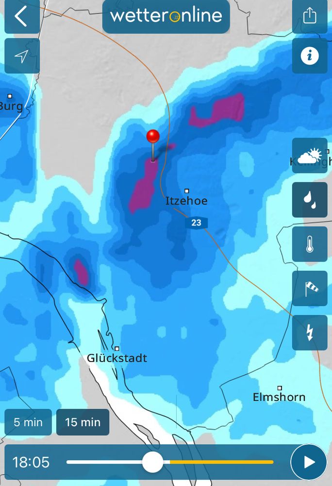 Bild eines Regenradars mit einer violetten Regenzelle genau am Punkt der Stecknadel.
