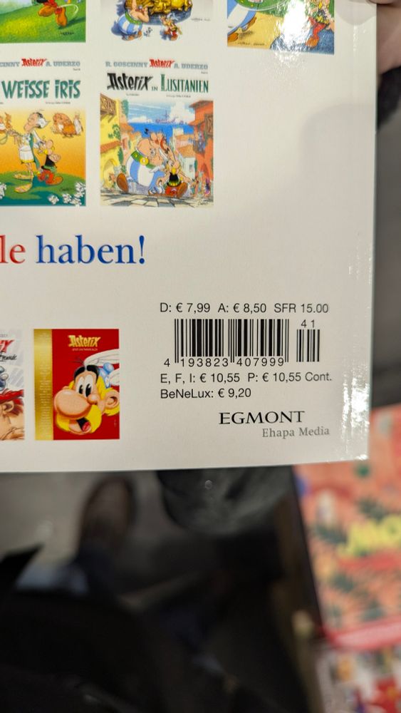 Das Bild zeigt den Preis des neuen Asterix u. Obelix zu überhören Preisen in der CH ggü. Deutschland. 