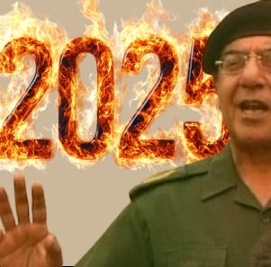 2025 liekeissä taka-alalla. Etualalla entinen Saddam Husseinin tiedottaja vakuuttelemassa, että kaikki on hienosti.