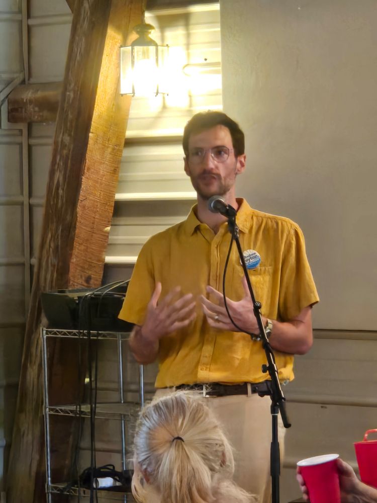Andrew Payton addressing the crowd at a Democratic fundraiser in Raphine on July 13, 2025