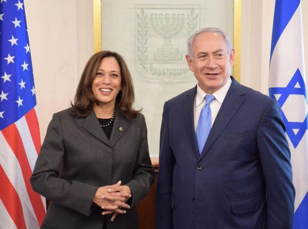 Kamala Harrys muy sonriente con el genocida primer ministro israelí 